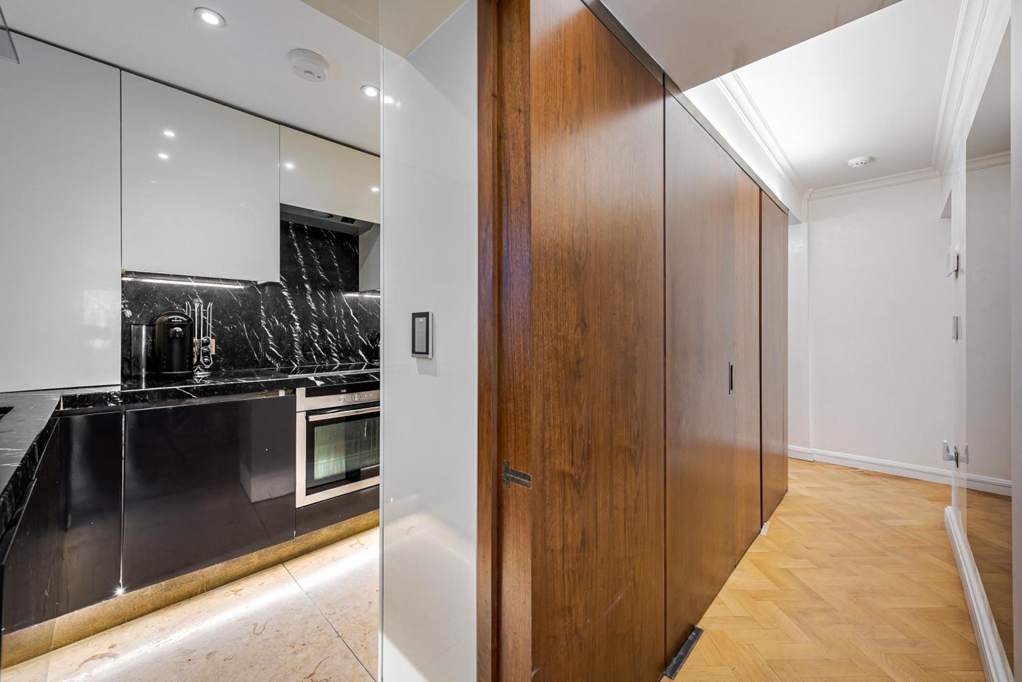 Modern Knightsbridge Apartment With Balcony Overlooking Harrods Prime Location Лондон Екстер'єр фото