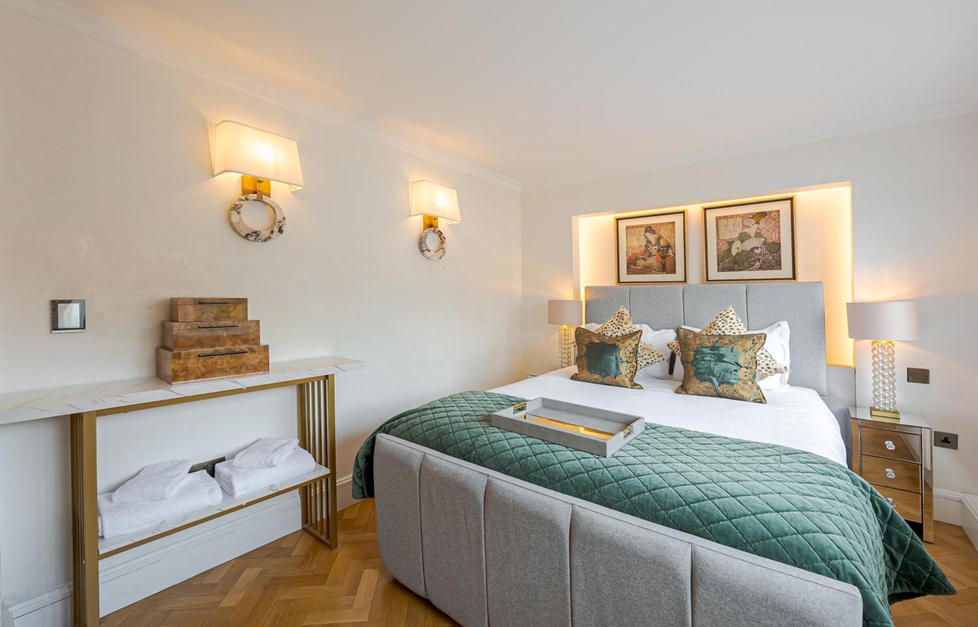 Modern Knightsbridge Apartment With Balcony Overlooking Harrods Prime Location Лондон Екстер'єр фото