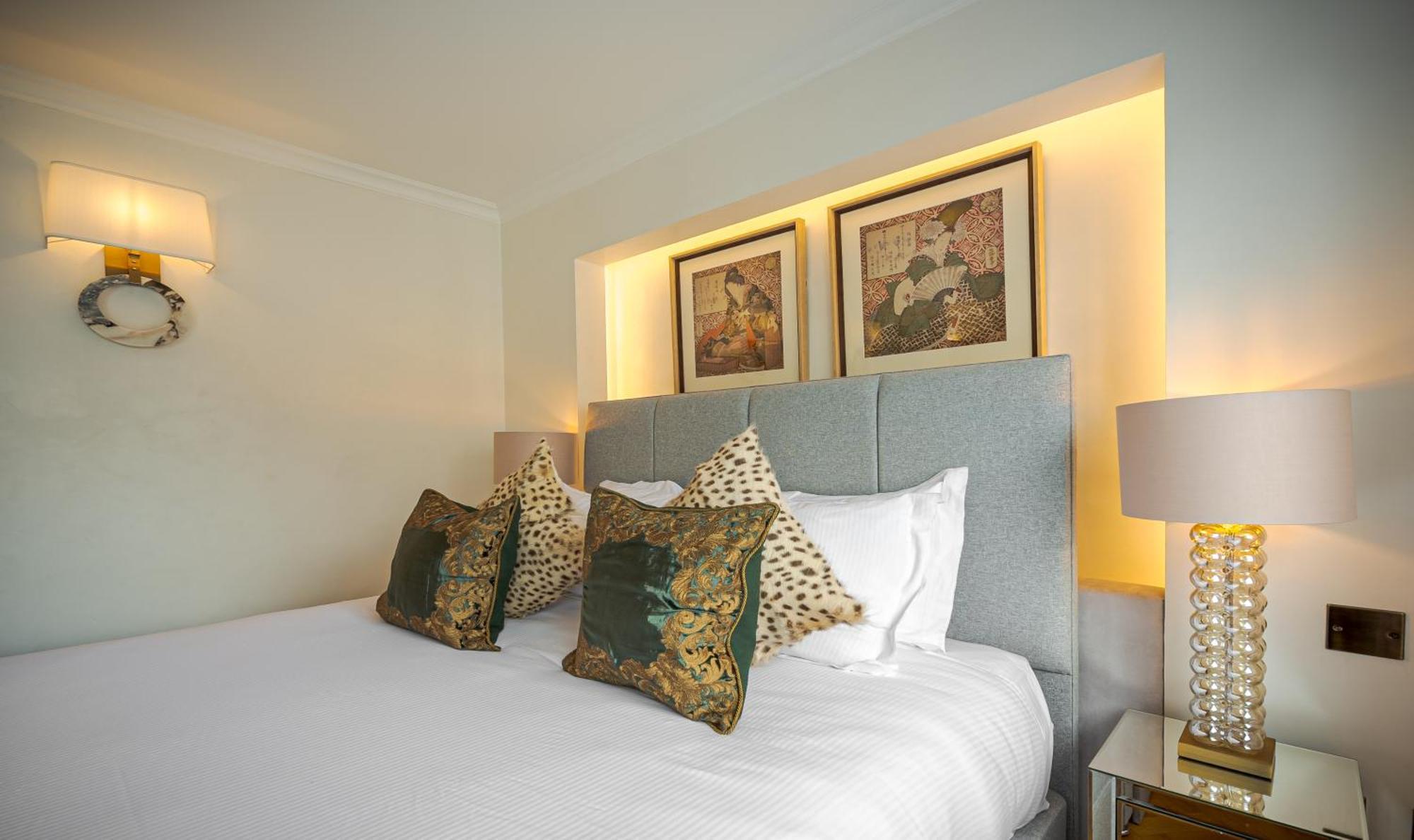 Modern Knightsbridge Apartment With Balcony Overlooking Harrods Prime Location Лондон Екстер'єр фото