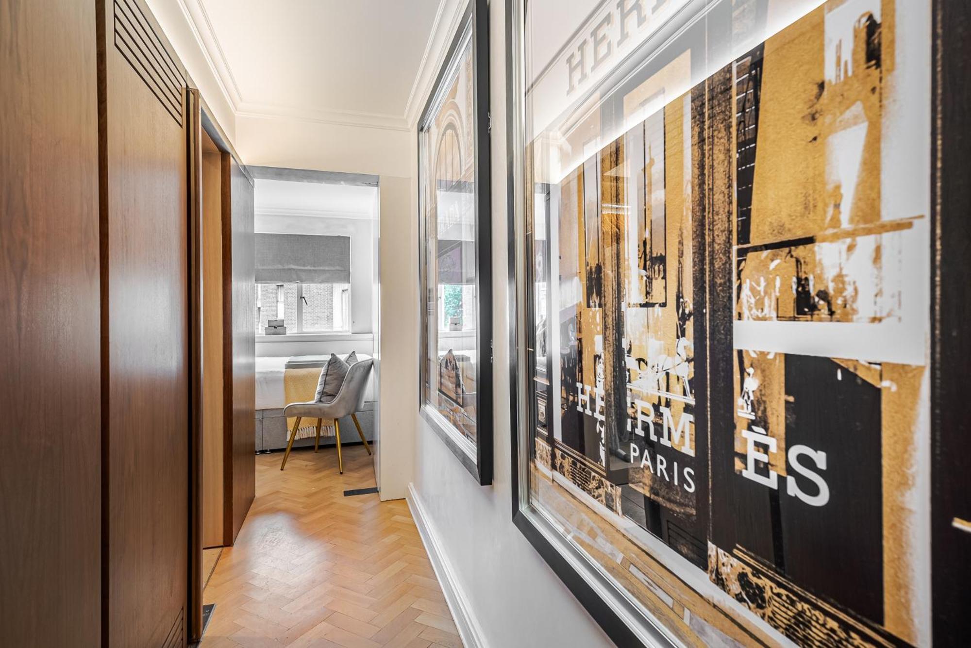 Modern Knightsbridge Apartment With Balcony Overlooking Harrods Prime Location Лондон Екстер'єр фото