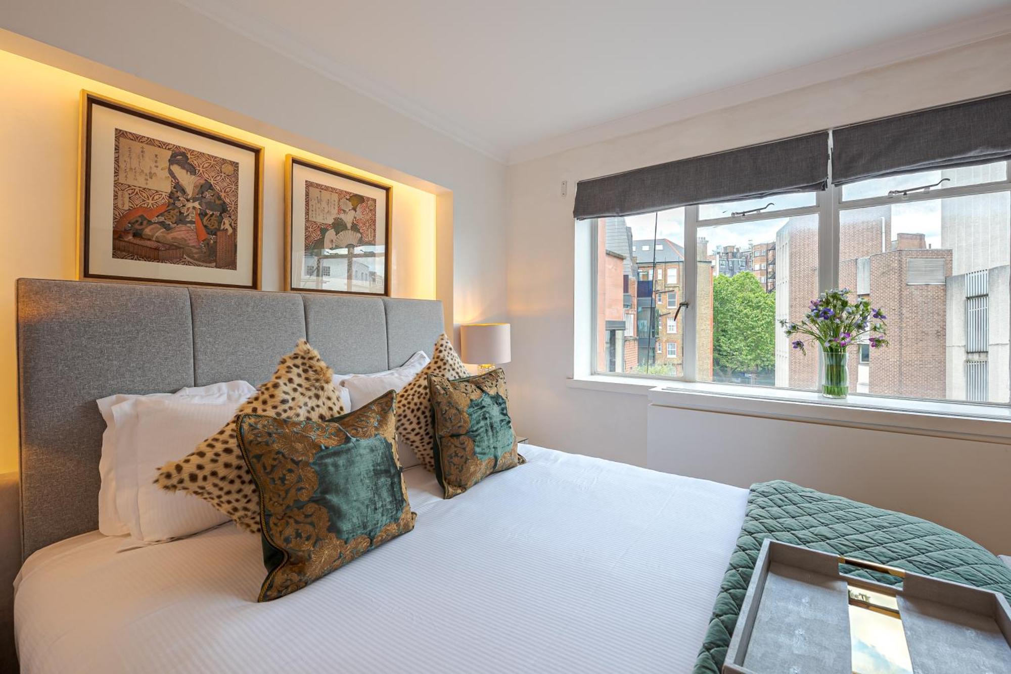 Modern Knightsbridge Apartment With Balcony Overlooking Harrods Prime Location Лондон Екстер'єр фото