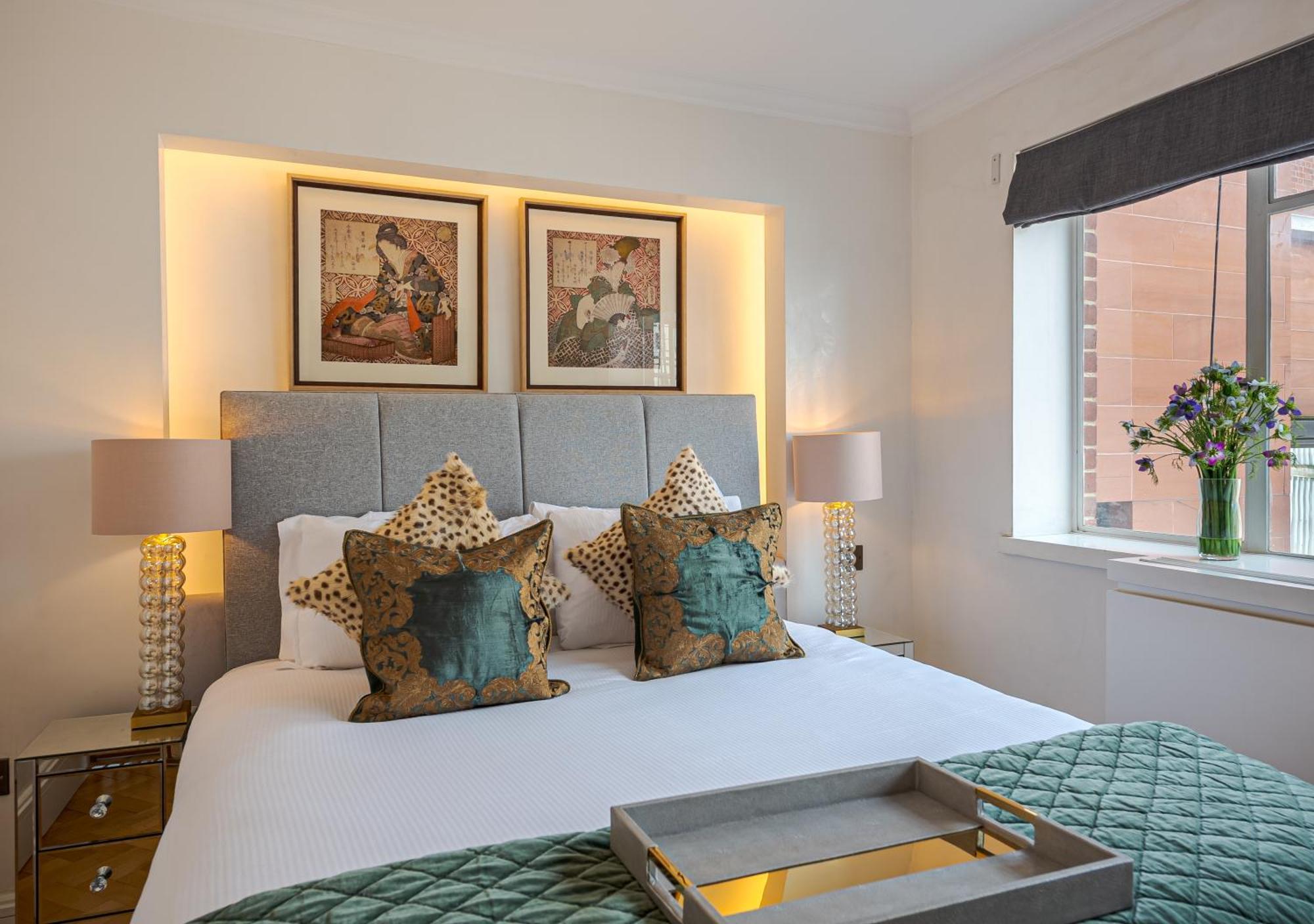 Modern Knightsbridge Apartment With Balcony Overlooking Harrods Prime Location Лондон Екстер'єр фото