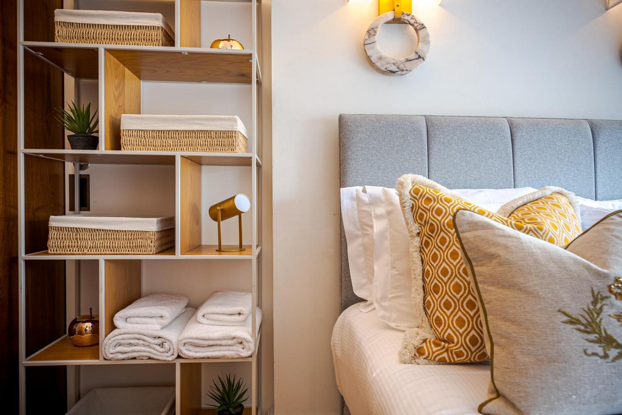 Modern Knightsbridge Apartment With Balcony Overlooking Harrods Prime Location Лондон Екстер'єр фото