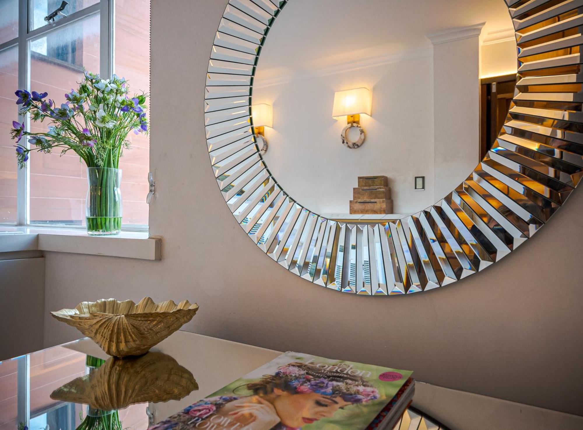 Modern Knightsbridge Apartment With Balcony Overlooking Harrods Prime Location Лондон Екстер'єр фото
