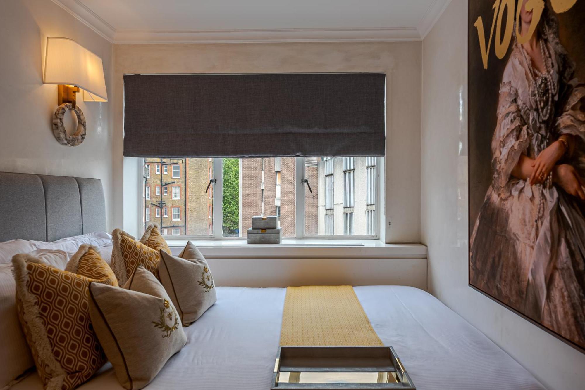 Modern Knightsbridge Apartment With Balcony Overlooking Harrods Prime Location Лондон Екстер'єр фото