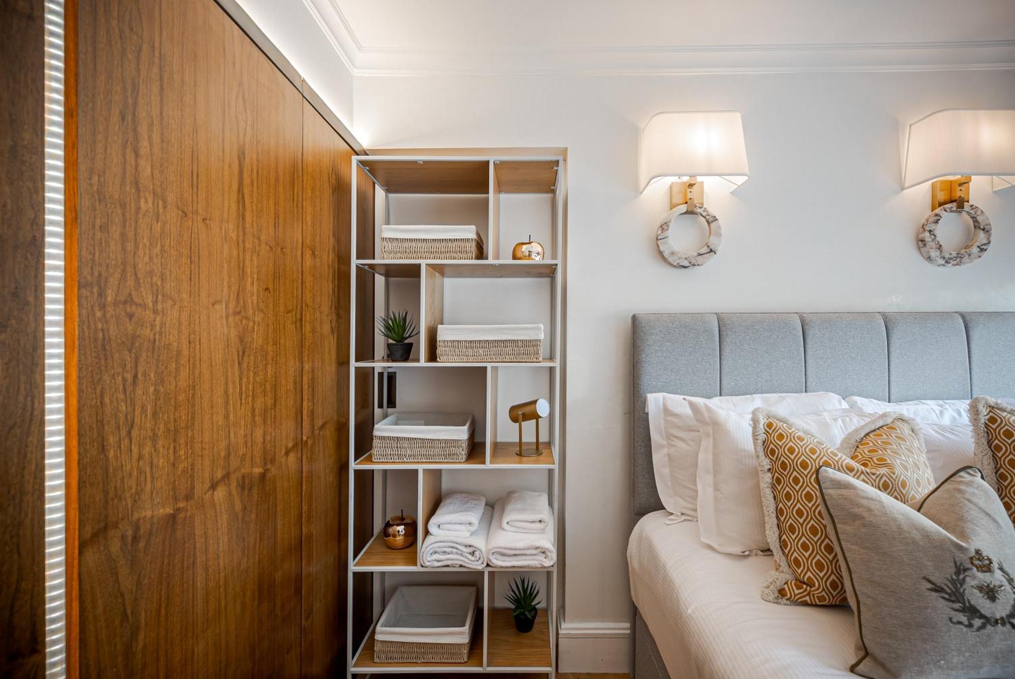 Modern Knightsbridge Apartment With Balcony Overlooking Harrods Prime Location Лондон Екстер'єр фото
